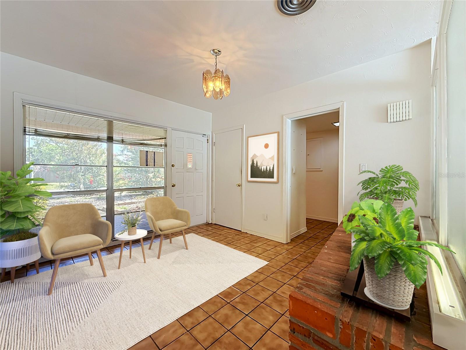 605 COURTNEY DR — photo 8