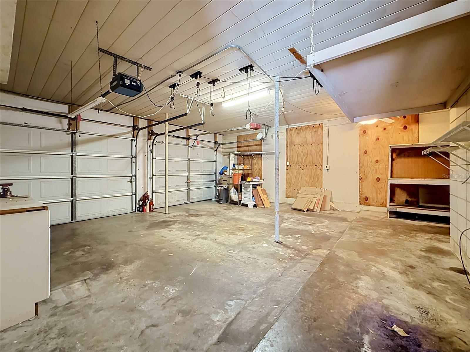 605 COURTNEY DR — photo 35