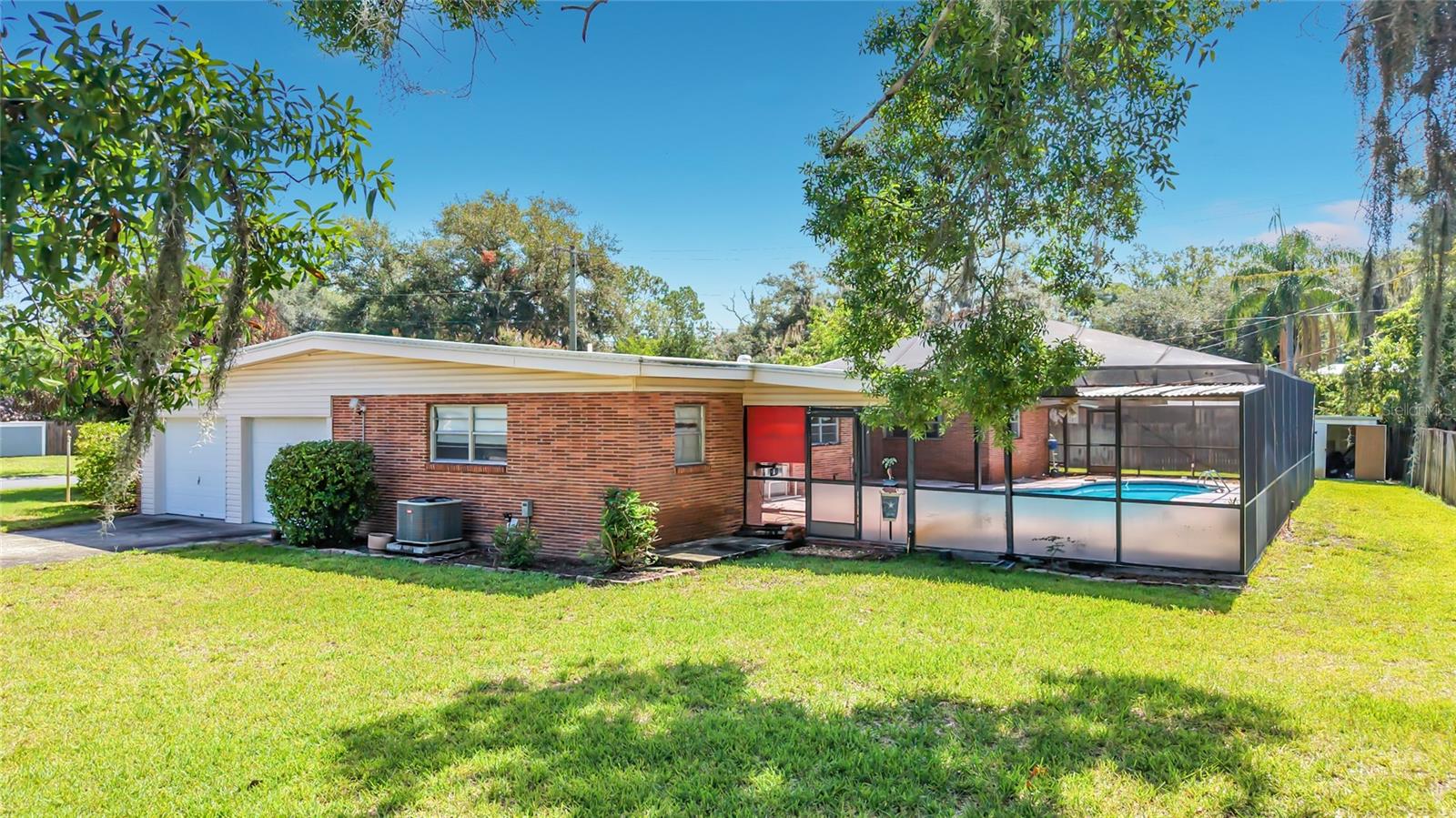 605 COURTNEY DR — photo 48