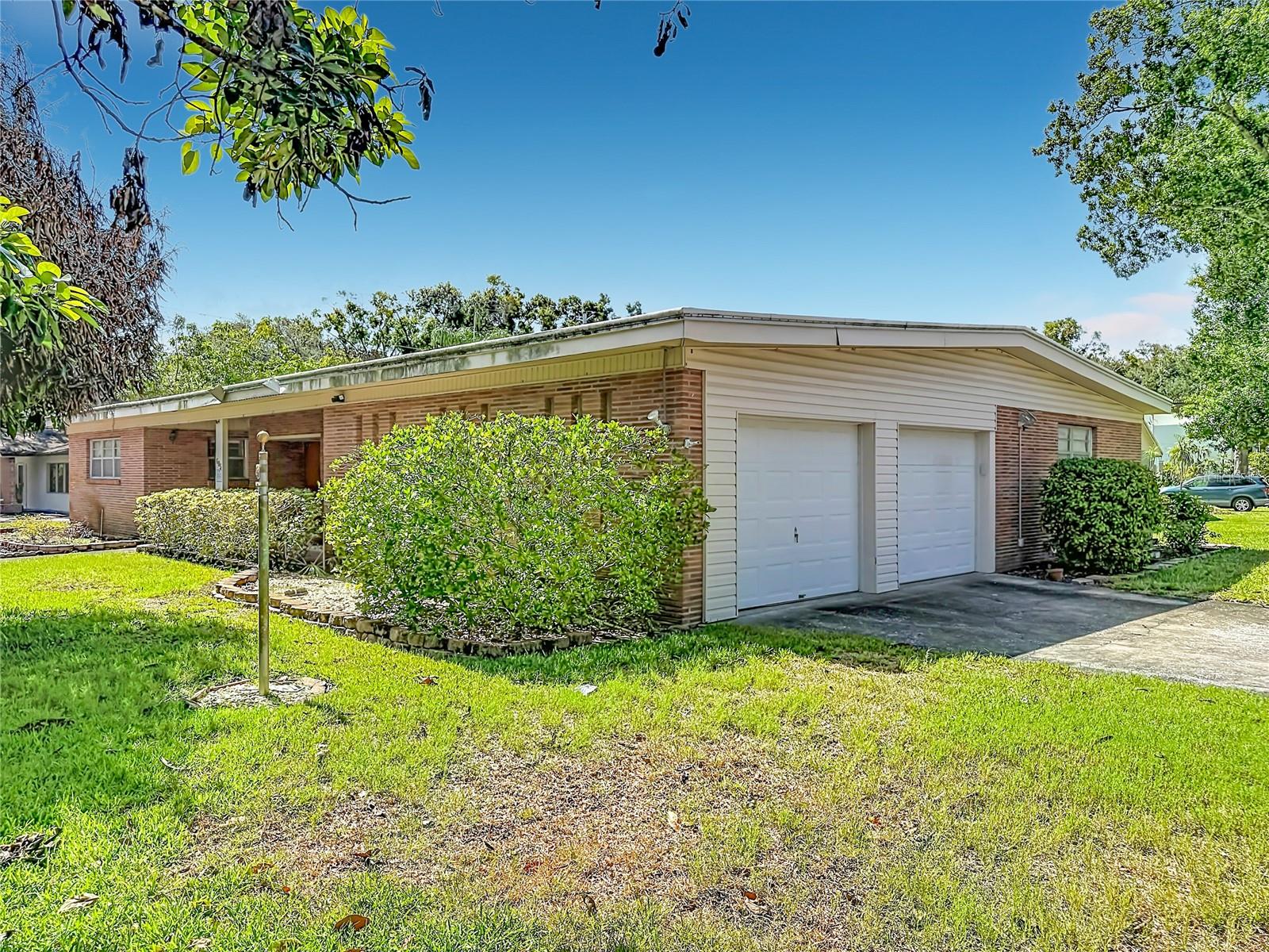 605 COURTNEY DR — photo 4