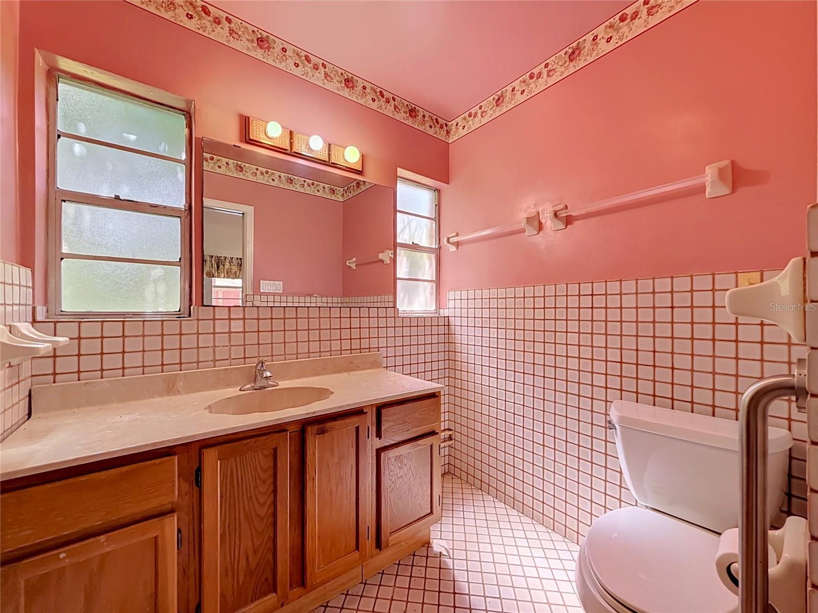 605 COURTNEY DR — photo 28