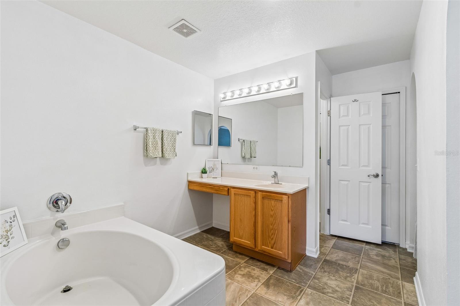 3216 BELLERICAY LN — photo 42