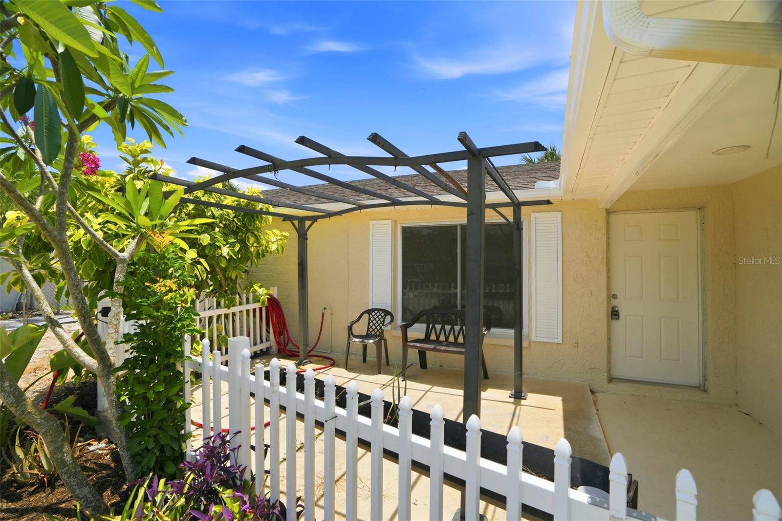 6430 BALDWYN AVE — photo 4