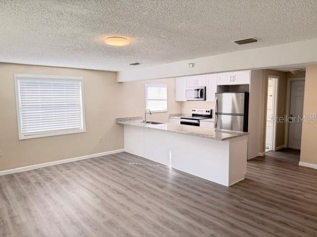 6430 BALDWYN AVE — photo 9