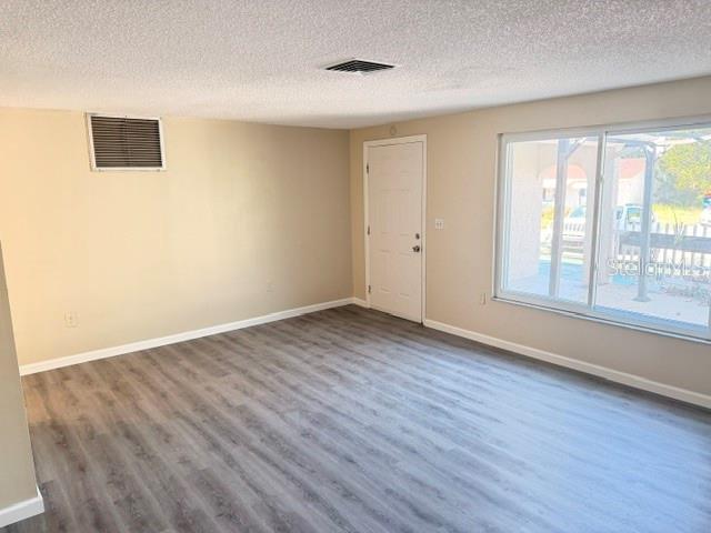 6430 BALDWYN AVE — photo 7