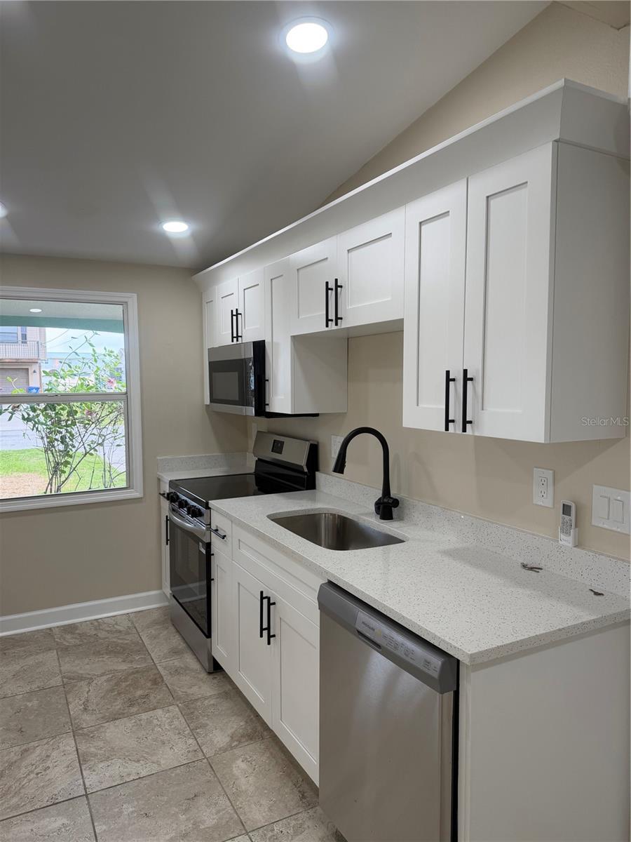 13423 SUSAN DR — photo 7
