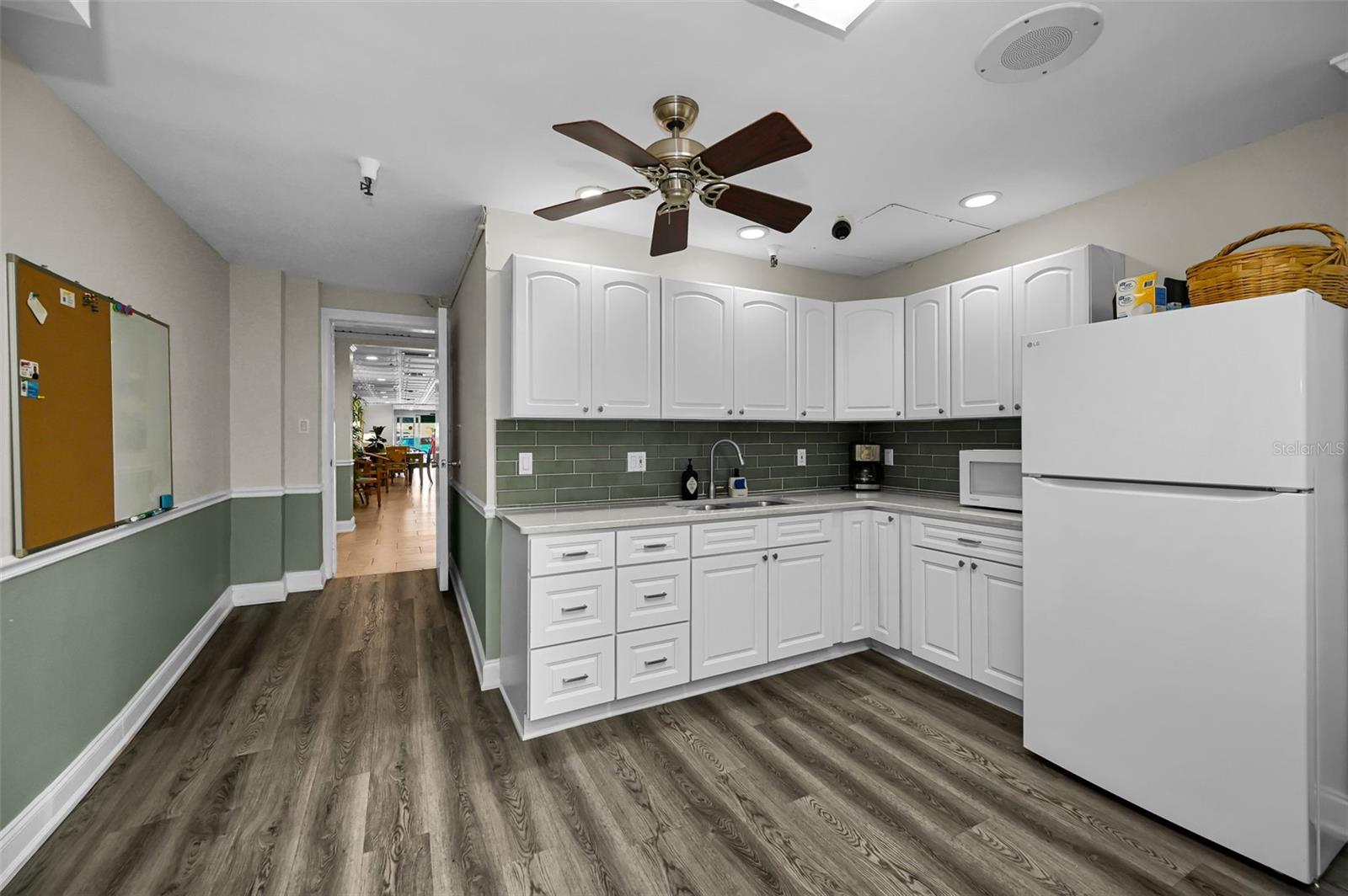 100 BLUFF VIEW DR #211C — photo 39