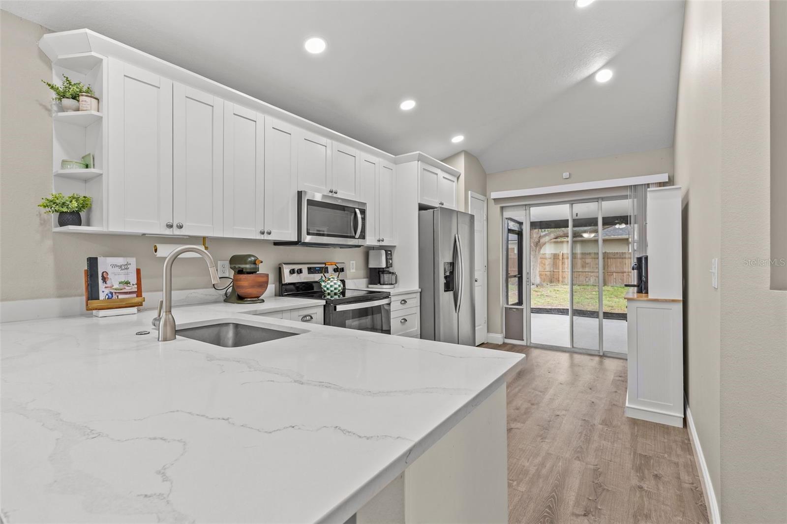 10611 LAKESIDE VISTA DR — photo 8
