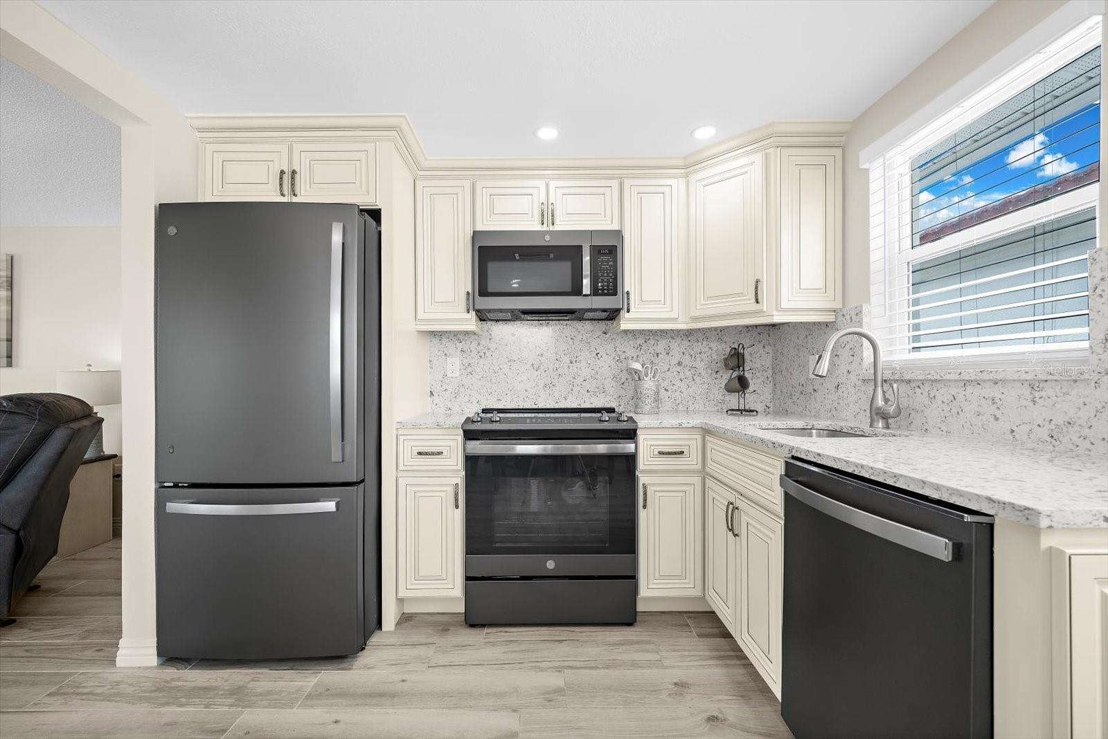 6154 MIDNIGHT PASS RD #B1 — photo 9