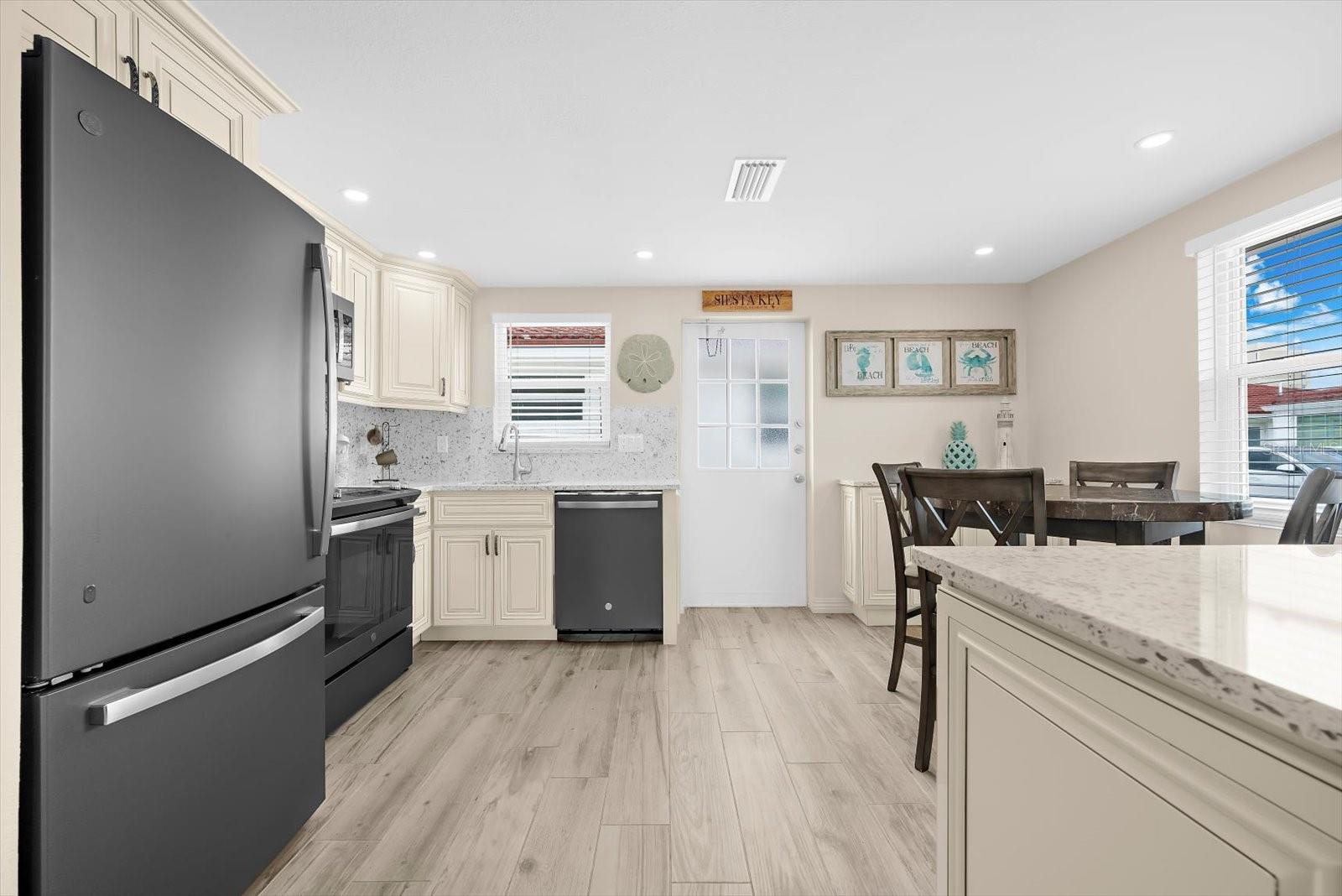 6154 MIDNIGHT PASS RD #B1 — photo 10