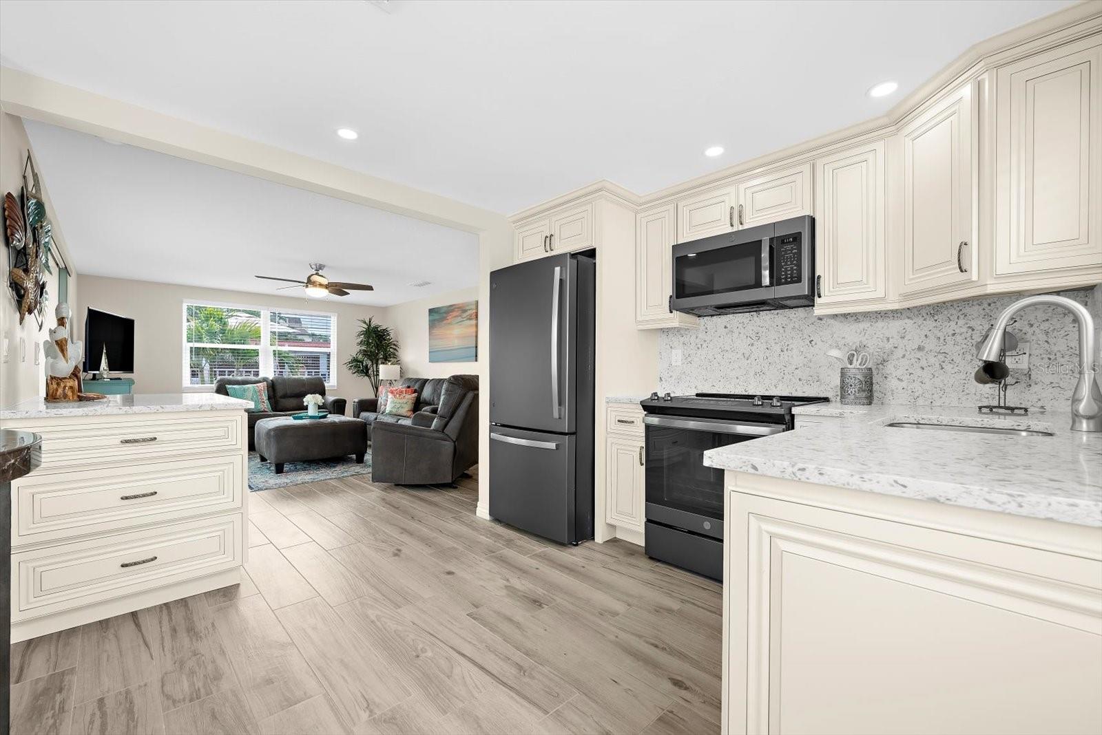 6154 MIDNIGHT PASS RD #B1 — photo 6