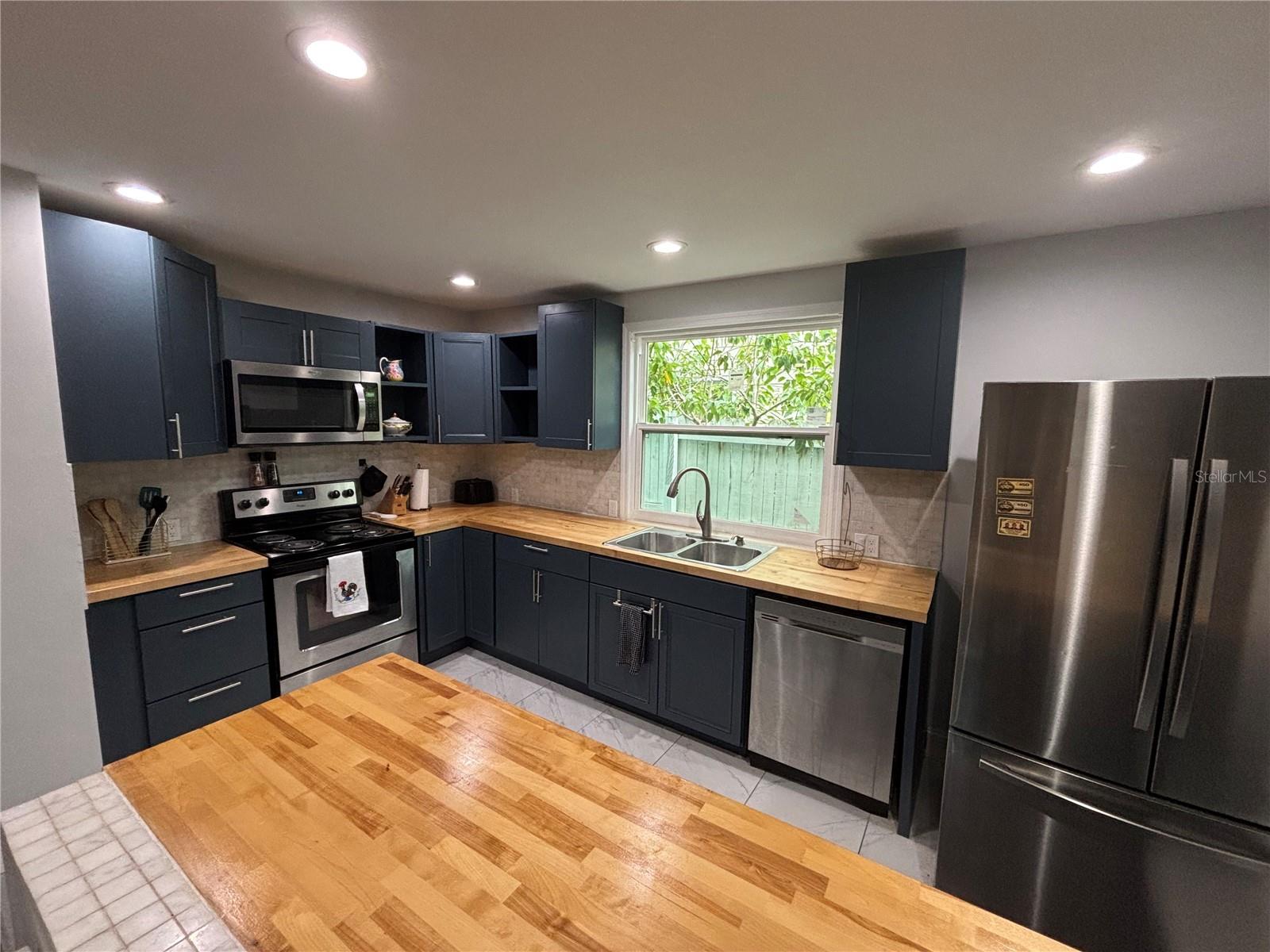 1319 S MICHIGAN AVE — photo 2
