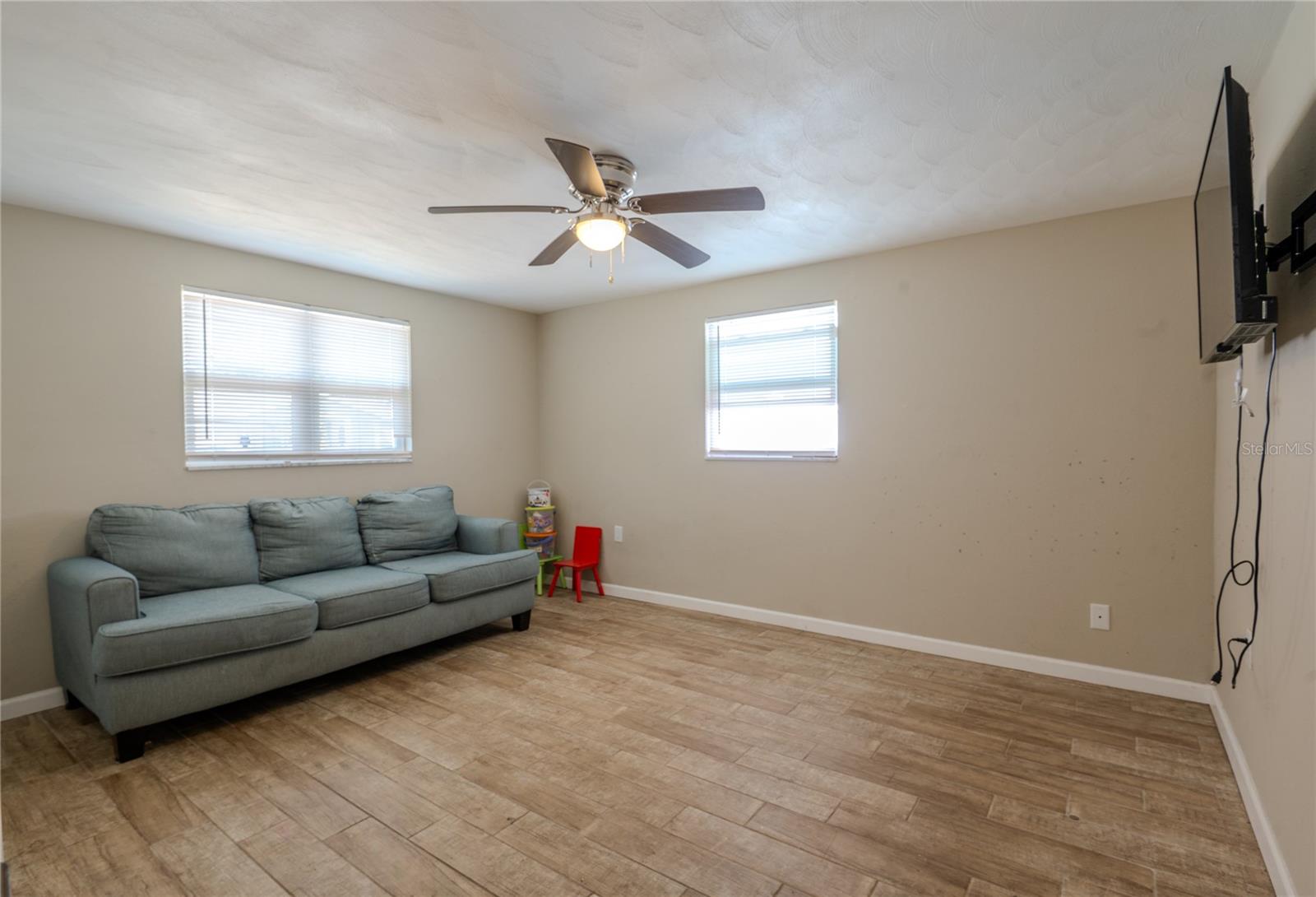 1050 DEAL LN — photo 22