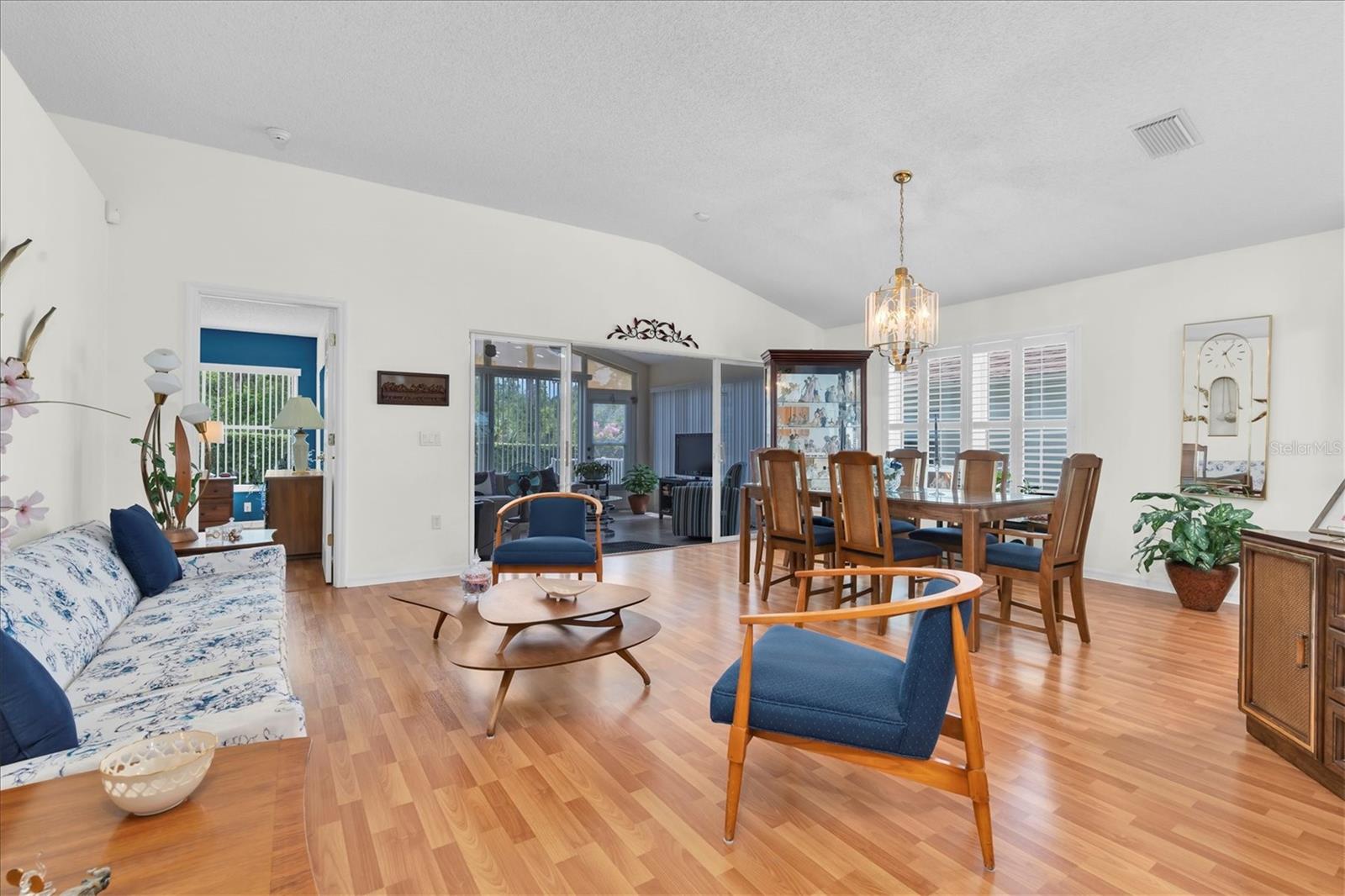 11250 HOLLANDER AVE — photo 8