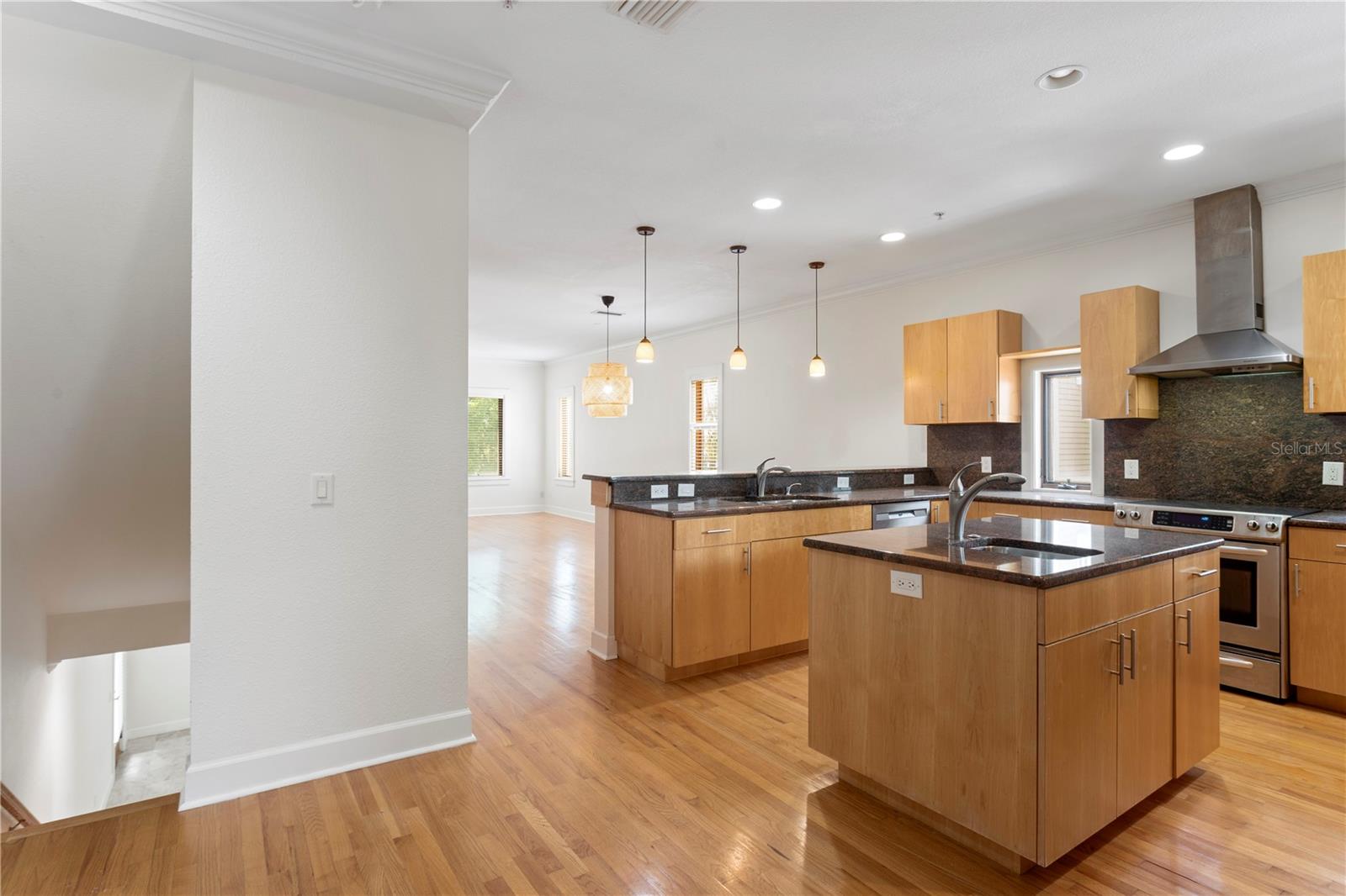 512 S GLEN AVE — photo 17