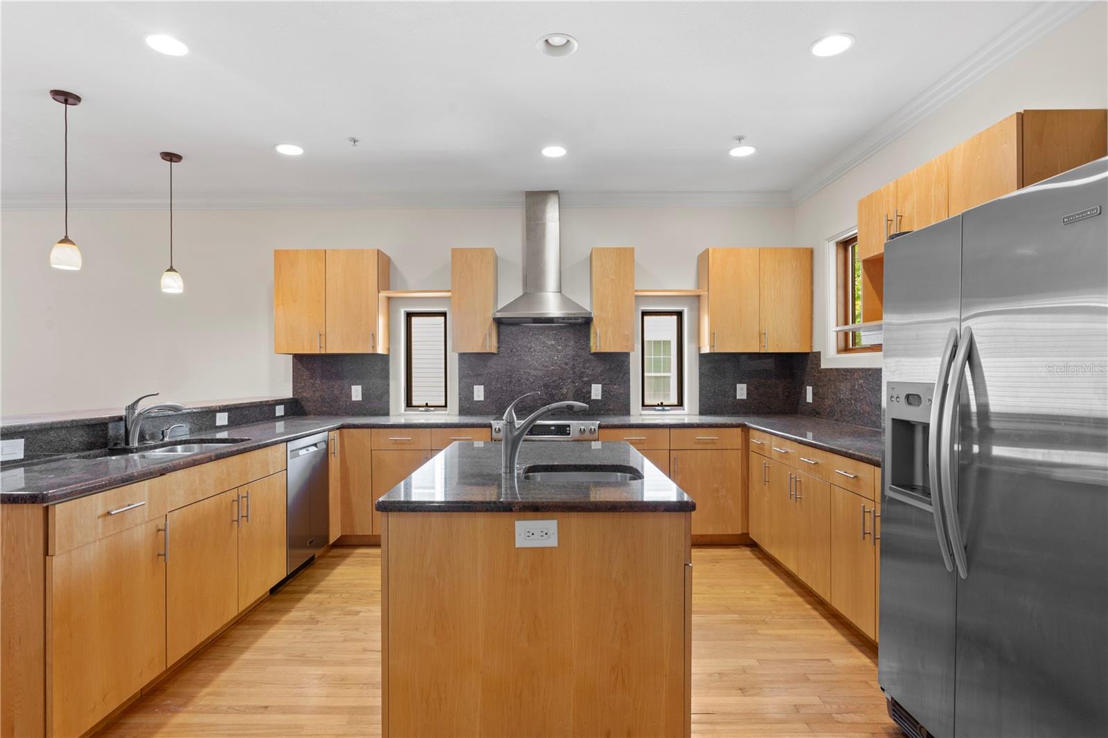 512 S GLEN AVE — photo 18