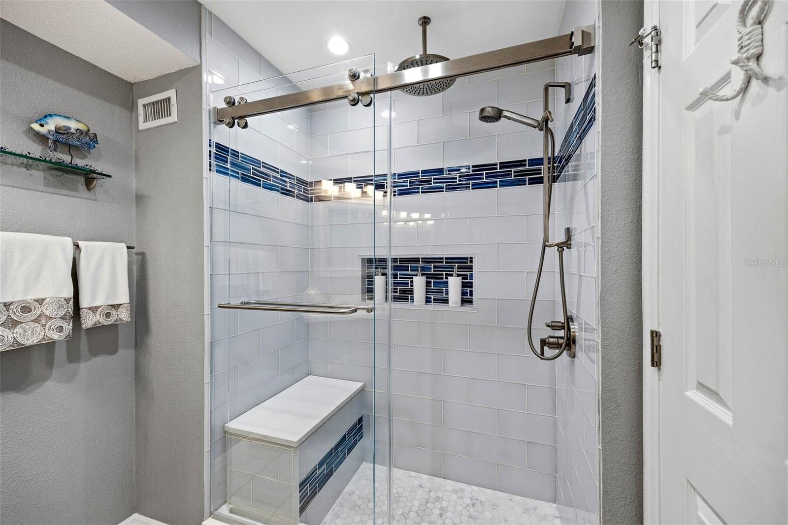 2395 HANOVER DR — photo 20