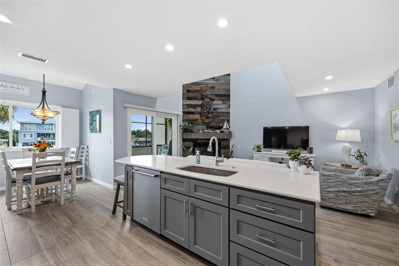2395 HANOVER DR — photo 3
