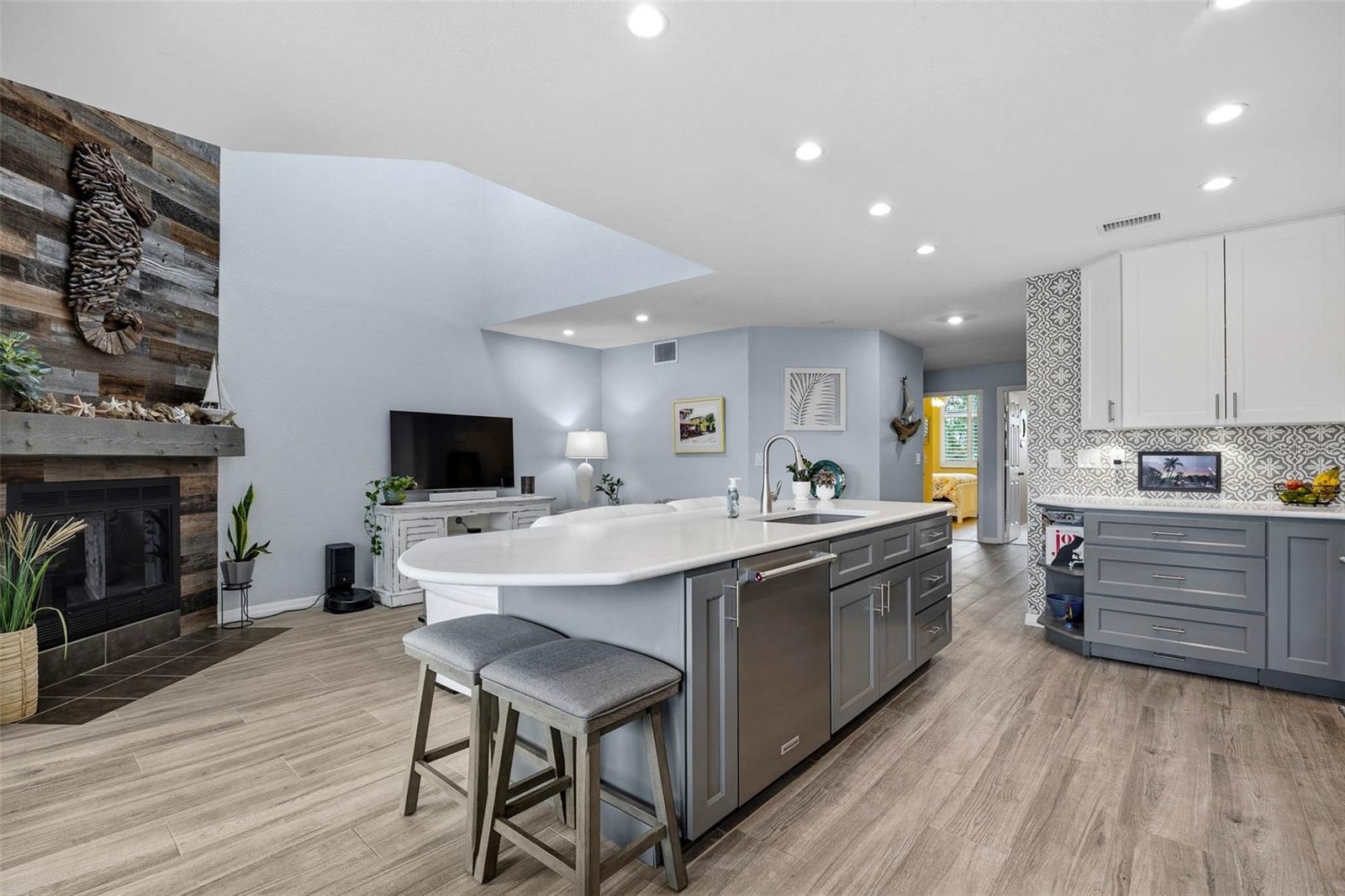 2395 HANOVER DR — photo 44