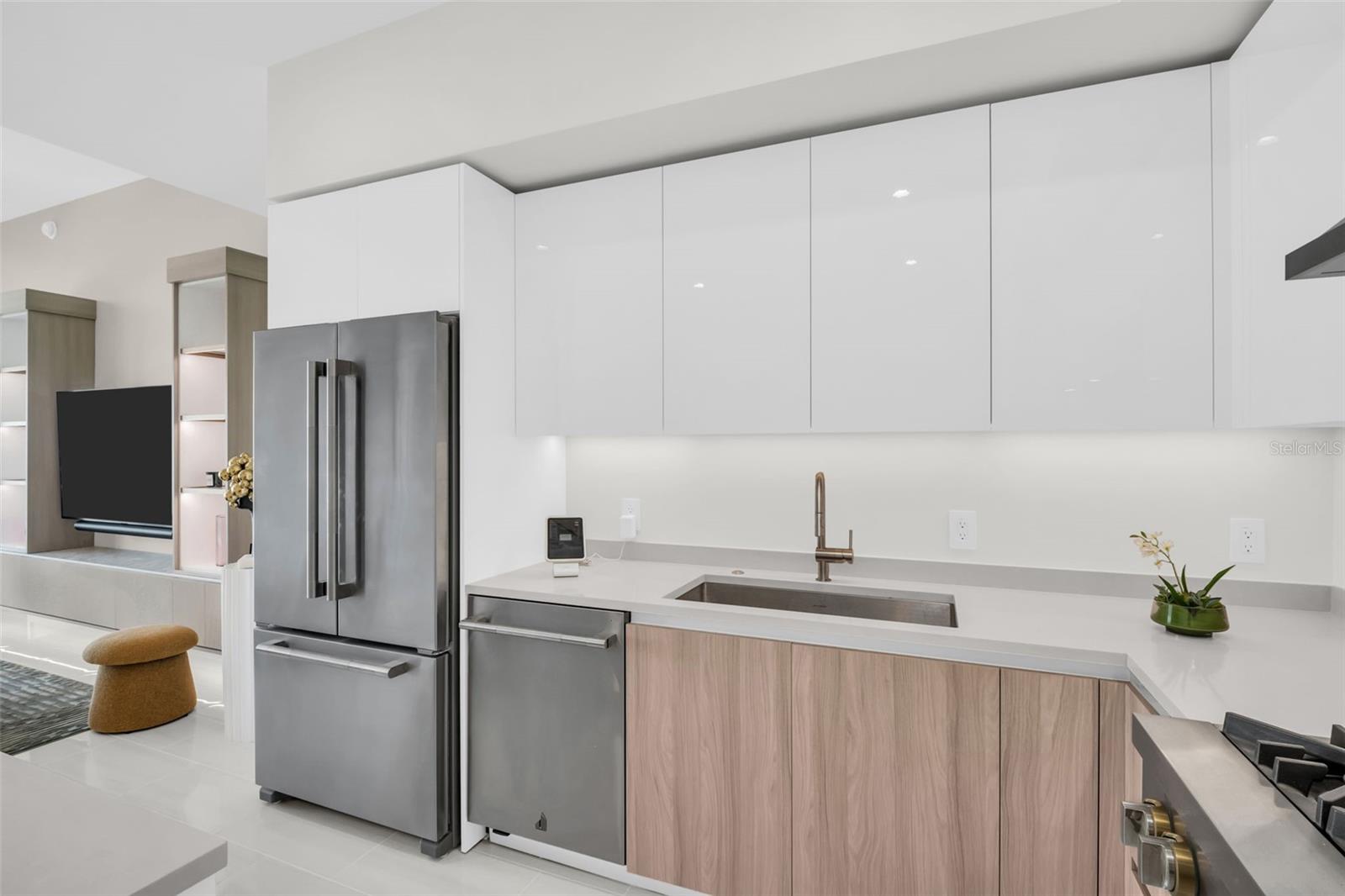 400 CENTRAL AVE #2705 — photo 3