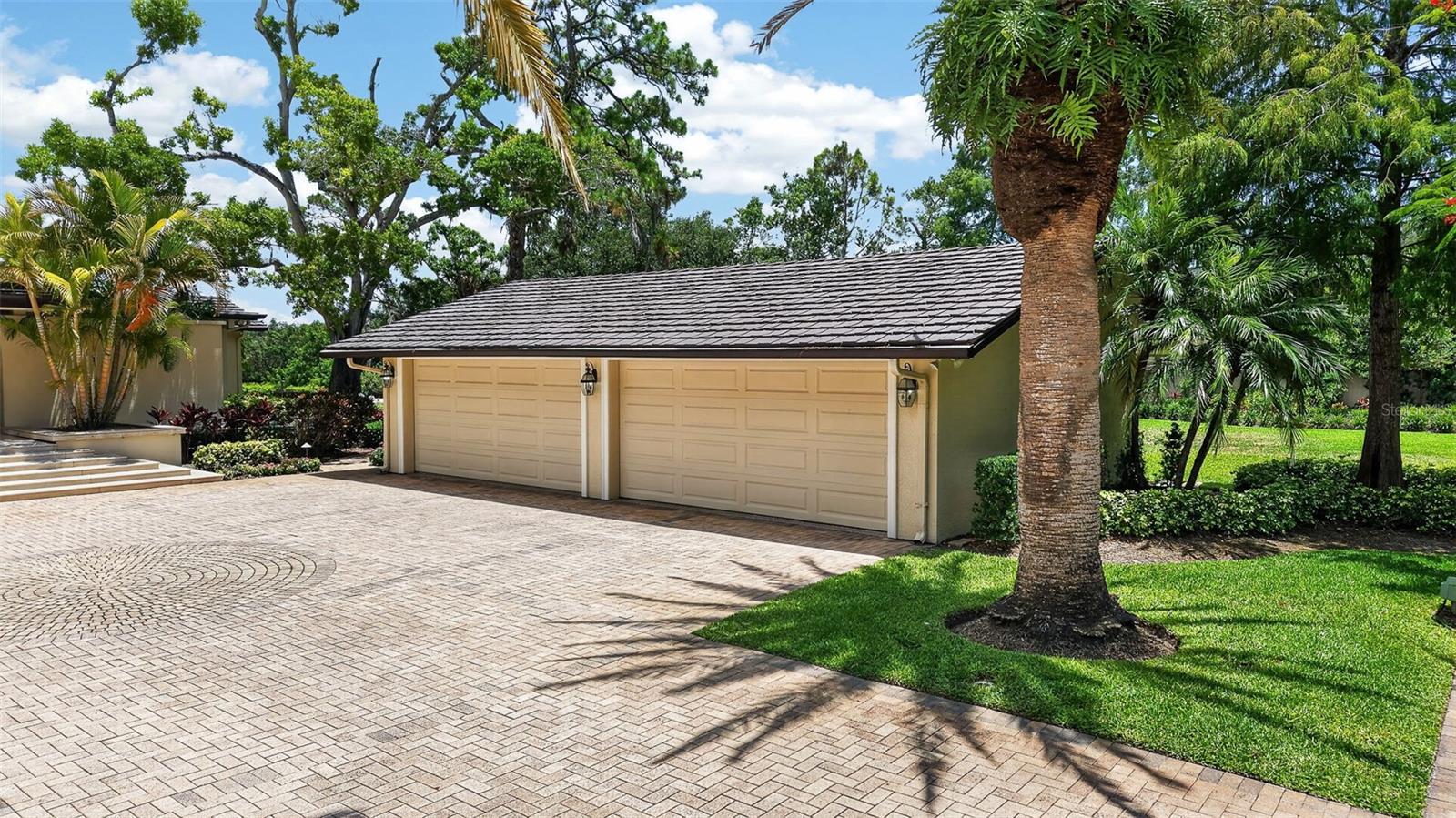 6305 BURNING TREE DR — photo 3