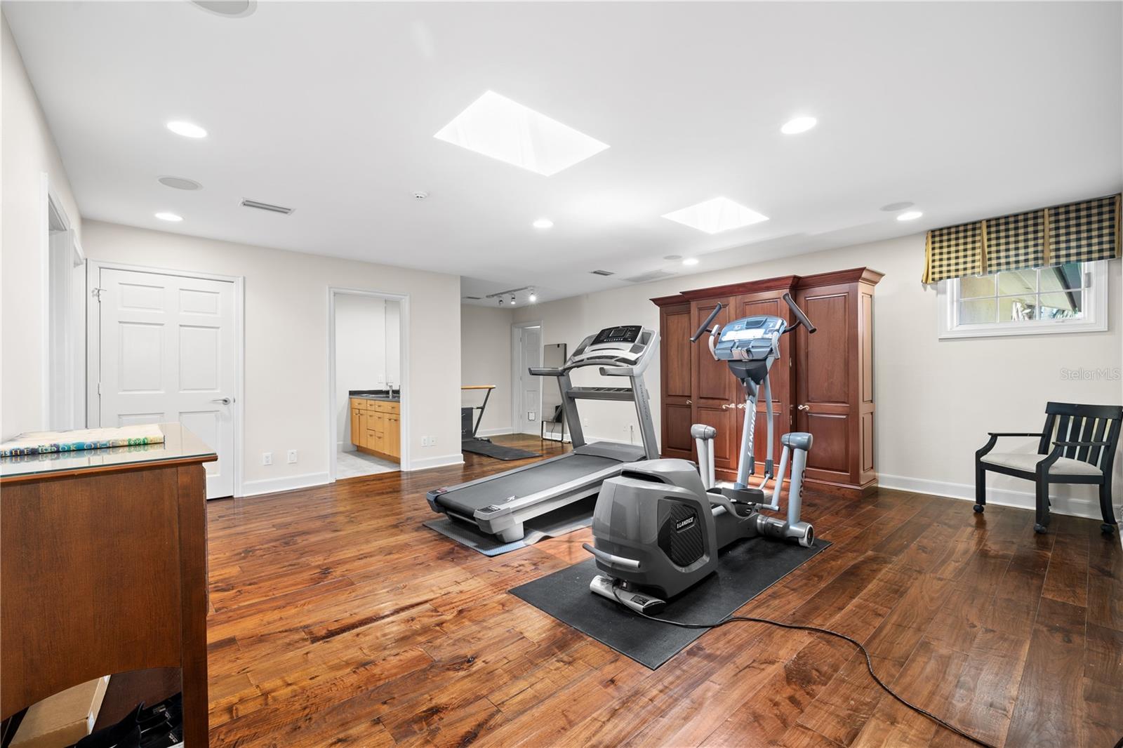 6305 BURNING TREE DR — photo 59