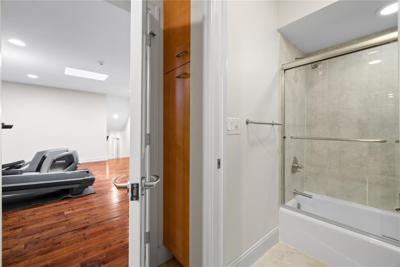 6305 BURNING TREE DR — photo 63