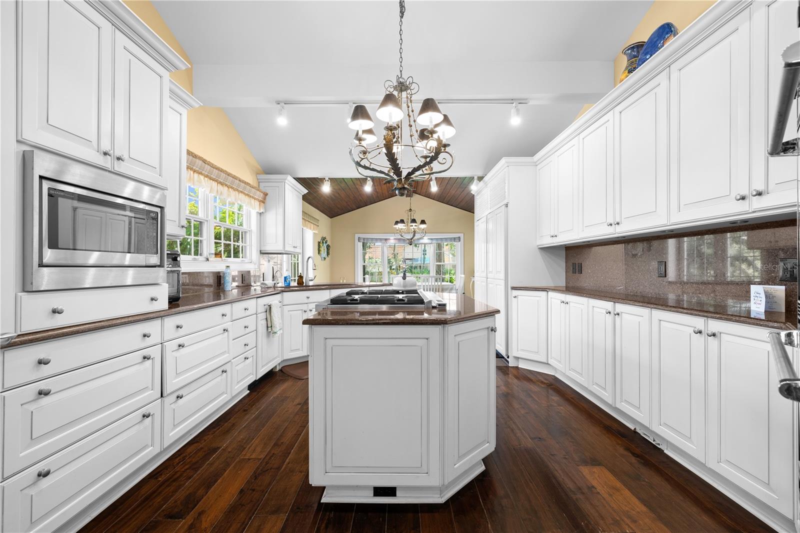 6305 BURNING TREE DR — photo 23