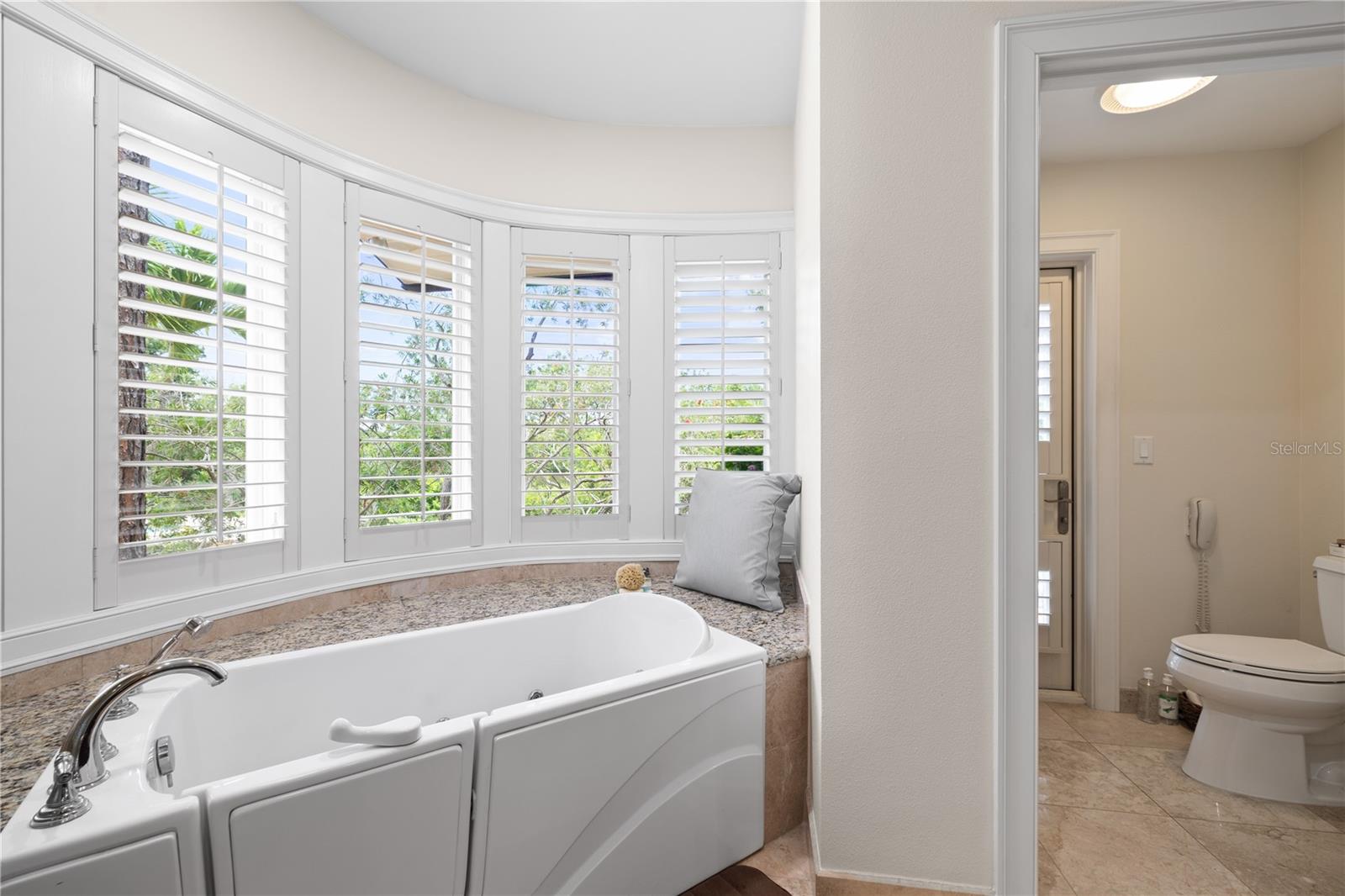 6305 BURNING TREE DR — photo 37