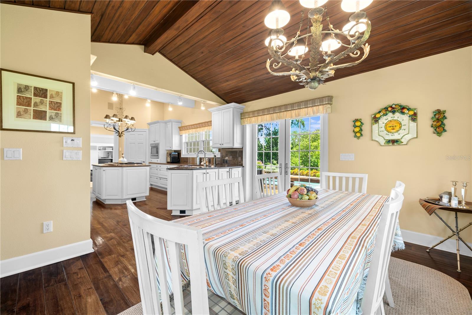6305 BURNING TREE DR — photo 22