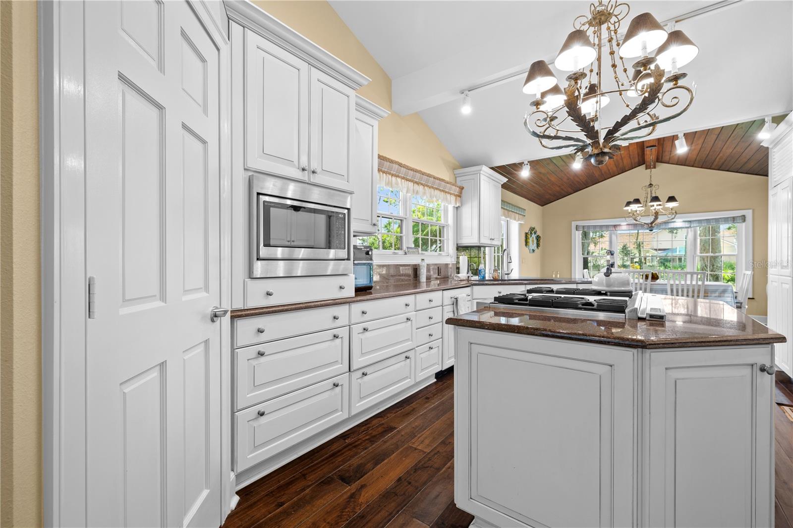 6305 BURNING TREE DR — photo 26