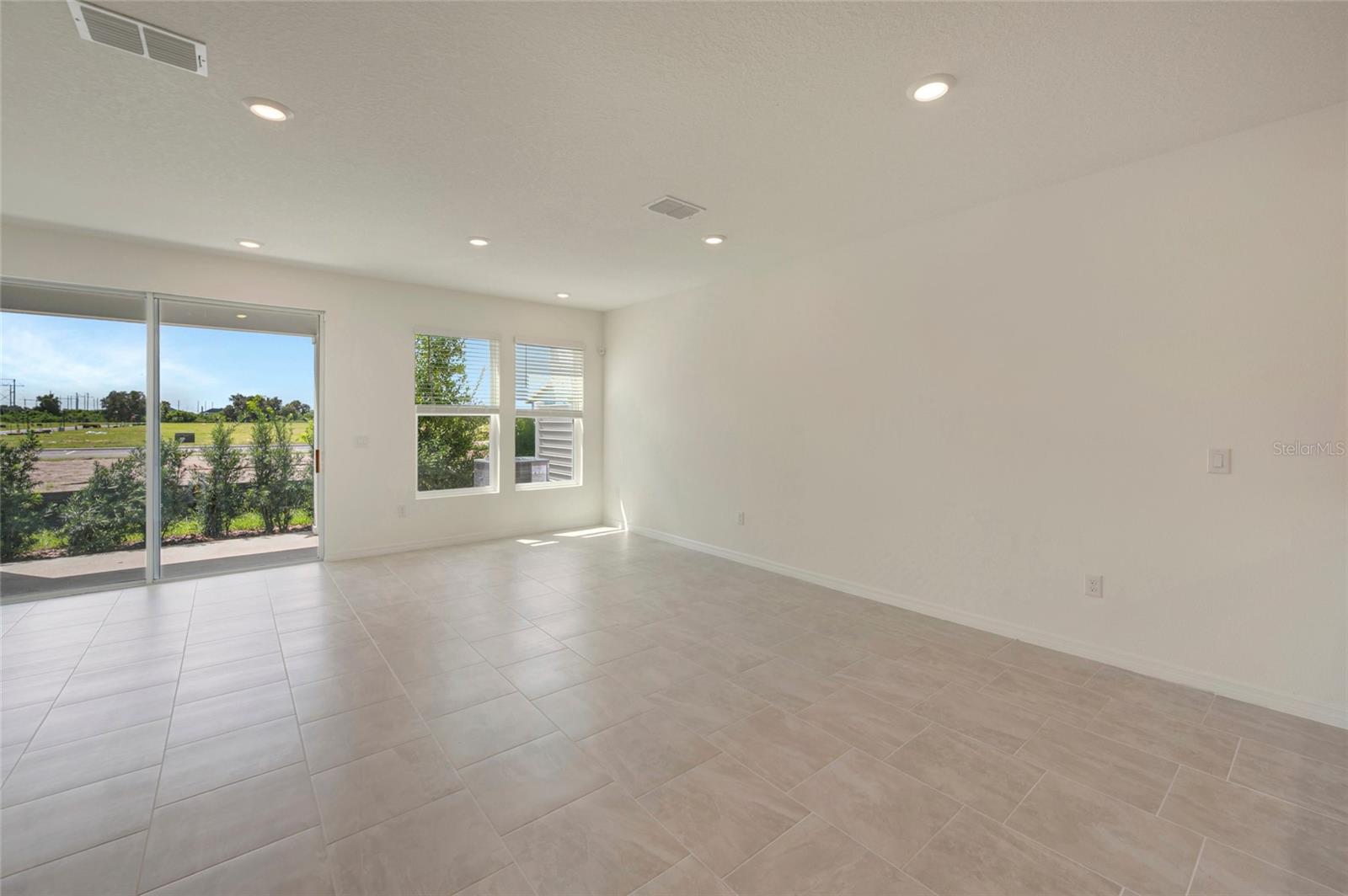 6353 JENSEN VIEW AVE — photo 8