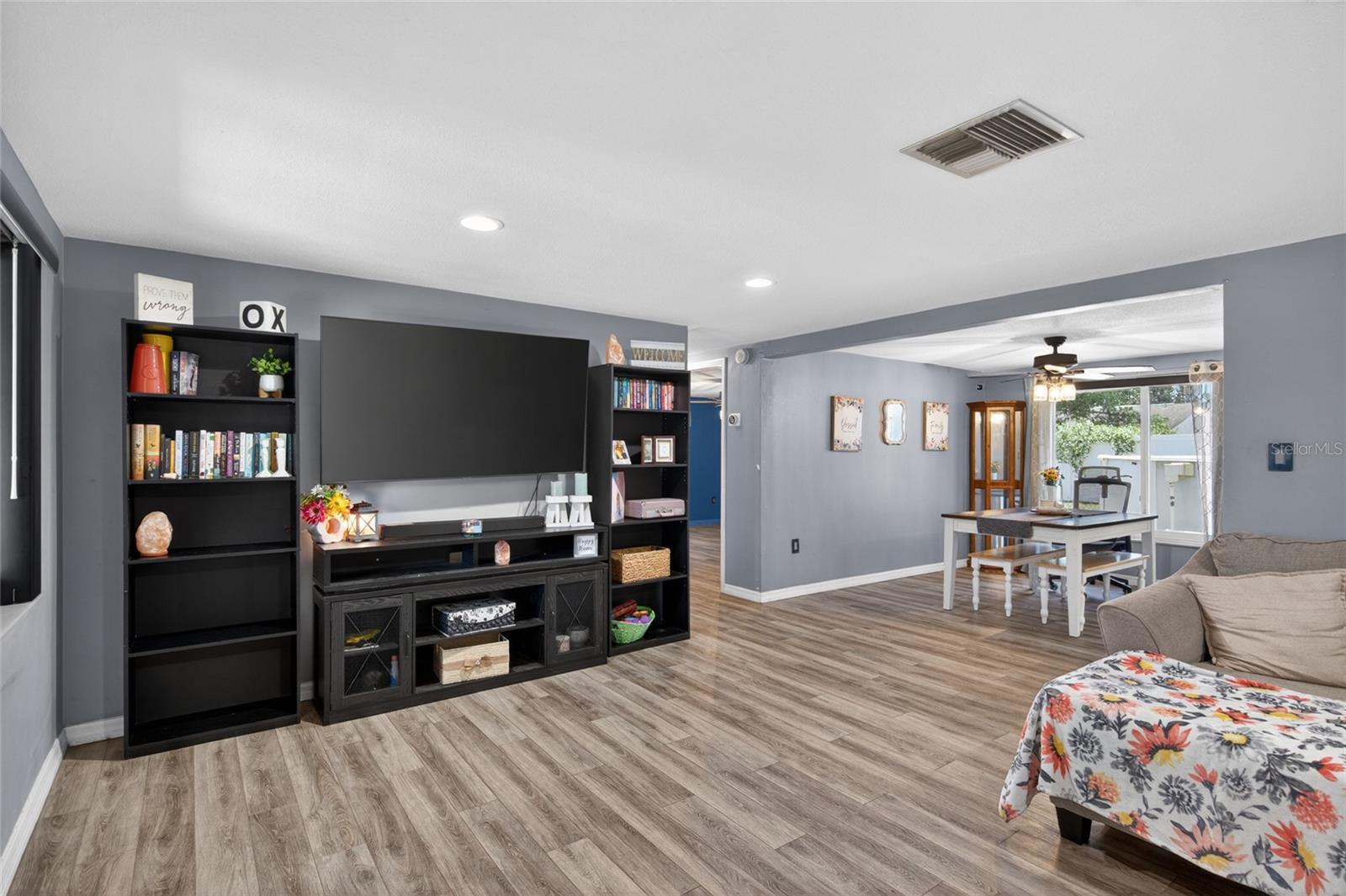 10237 OAK HILL DR — photo 7