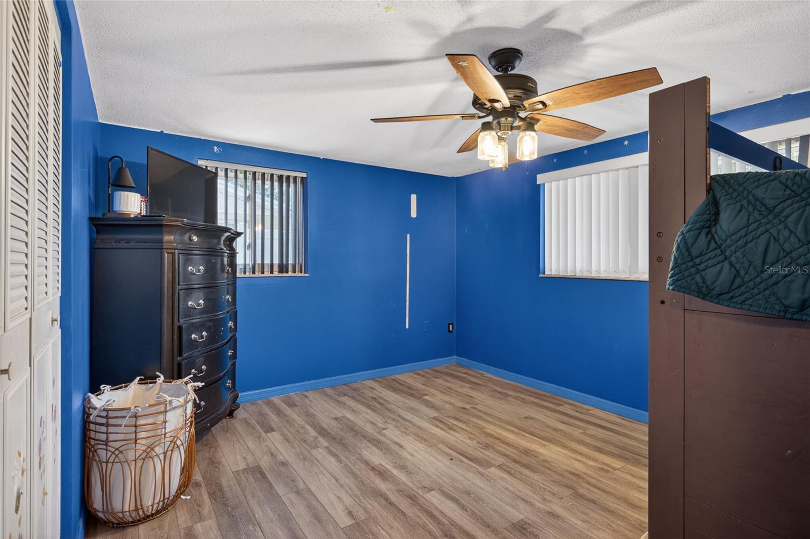 10237 OAK HILL DR — photo 23