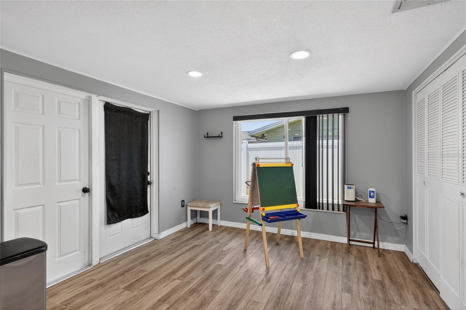 10237 OAK HILL DR — photo 16