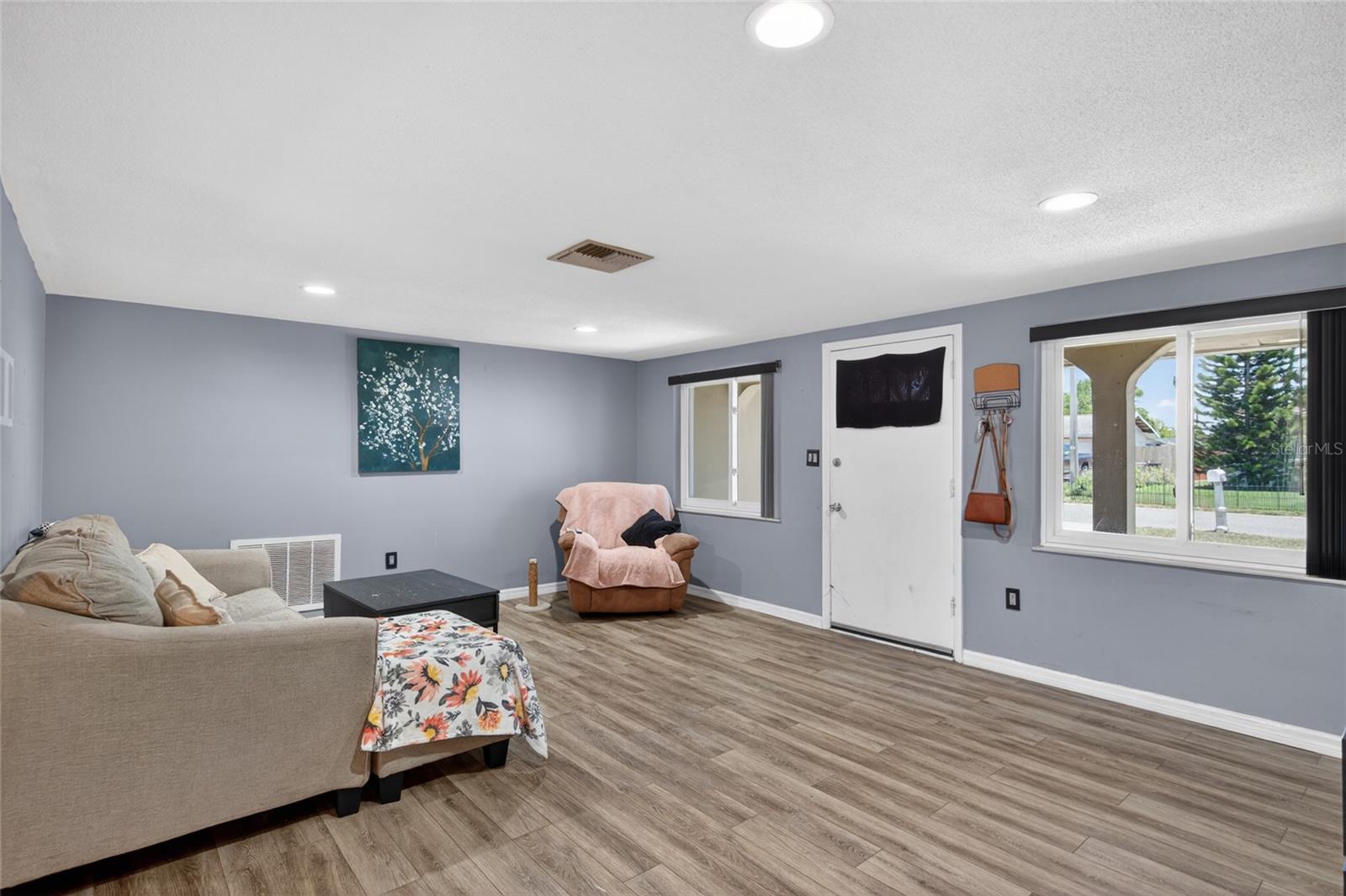 10237 OAK HILL DR — photo 5