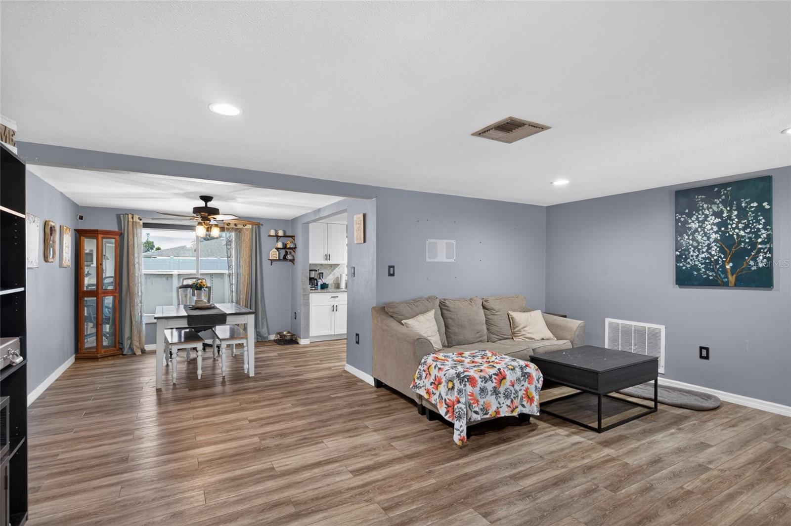 10237 OAK HILL DR — photo 6