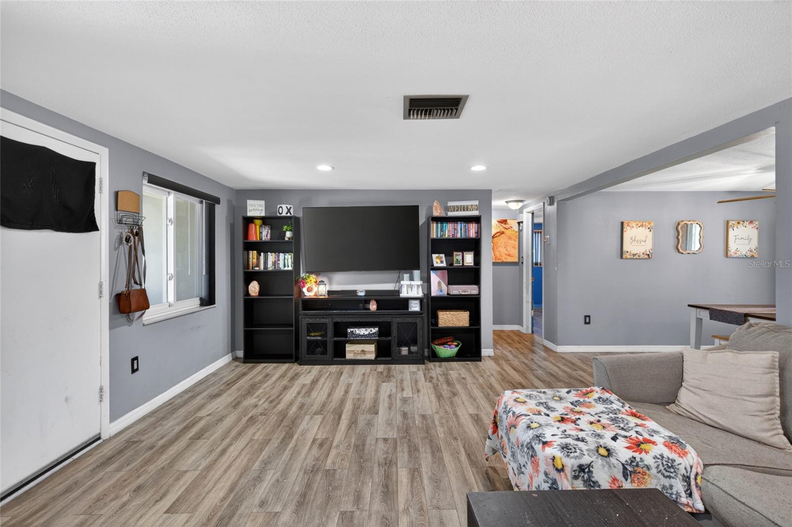 10237 OAK HILL DR — photo 8