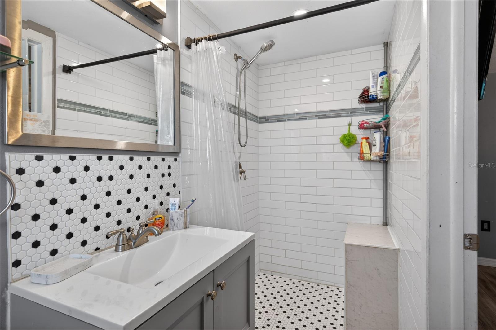 10237 OAK HILL DR — photo 22