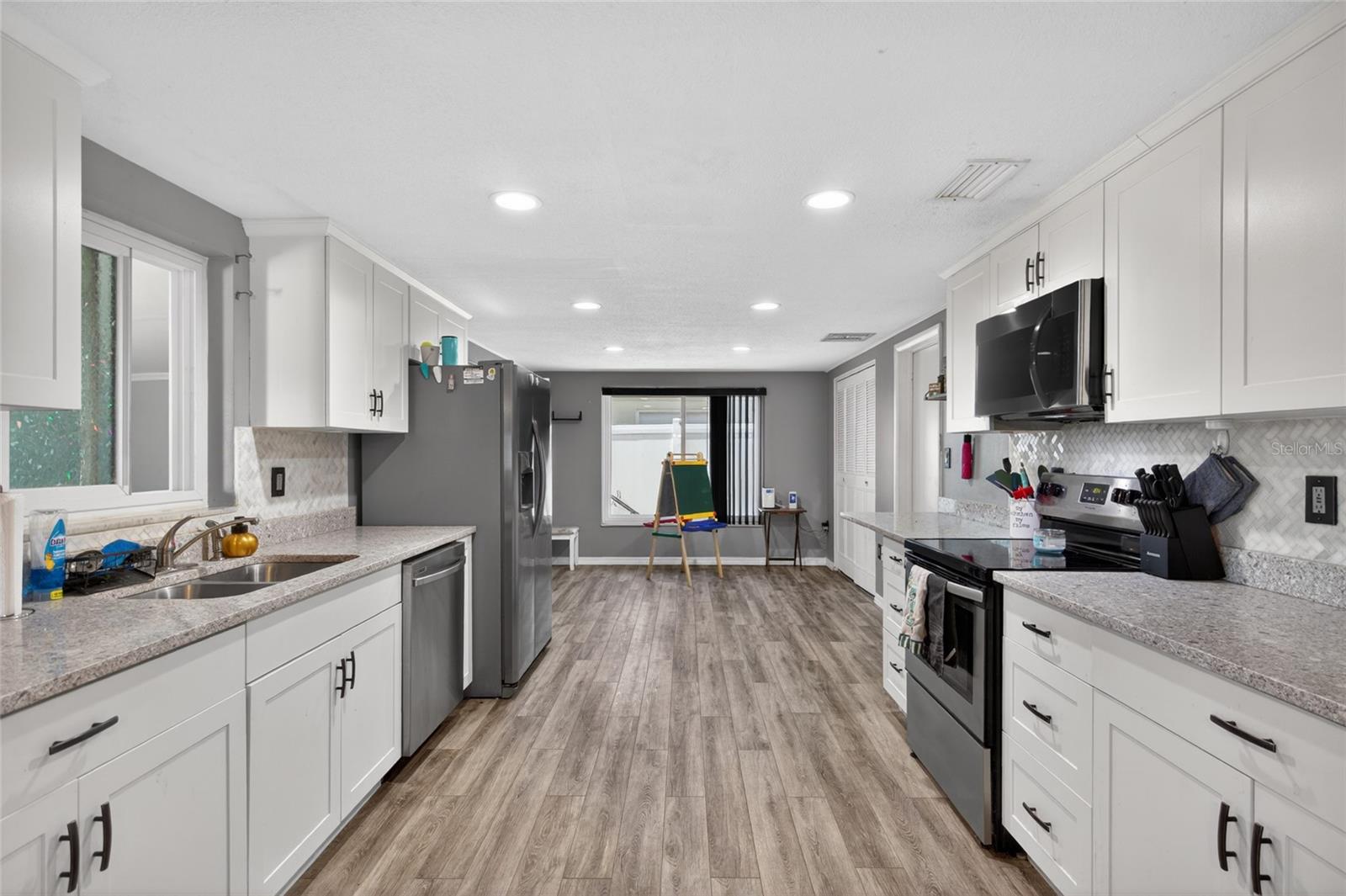 10237 OAK HILL DR — photo 10
