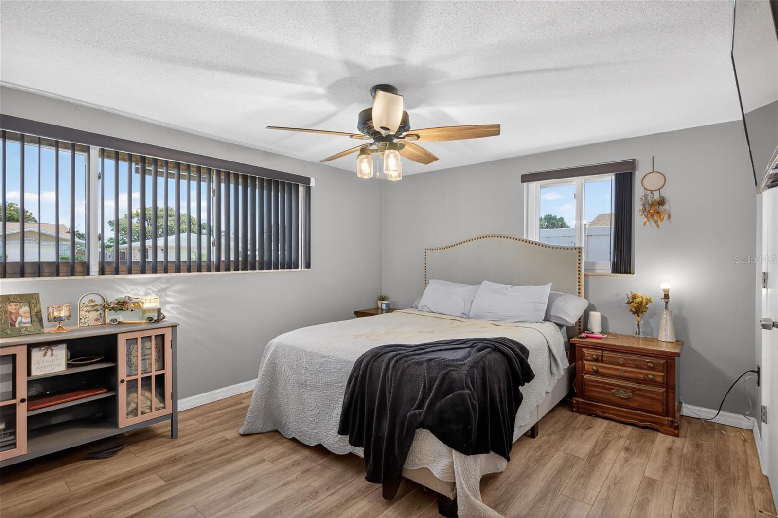 10237 OAK HILL DR — photo 17
