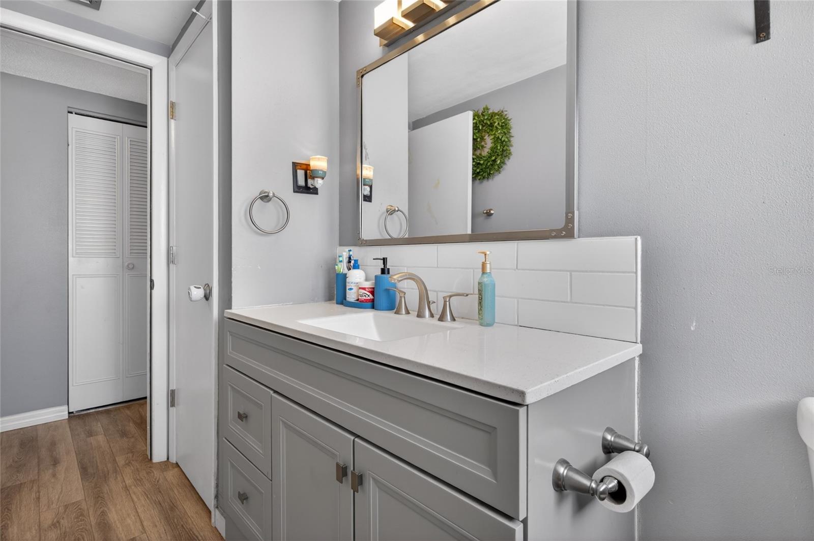 10237 OAK HILL DR — photo 18