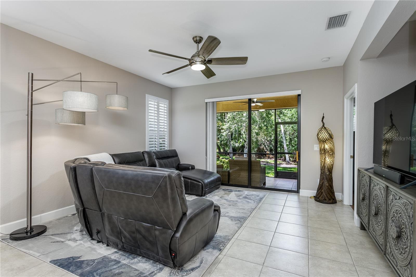 312 SENECA FALLS DR — photo 10