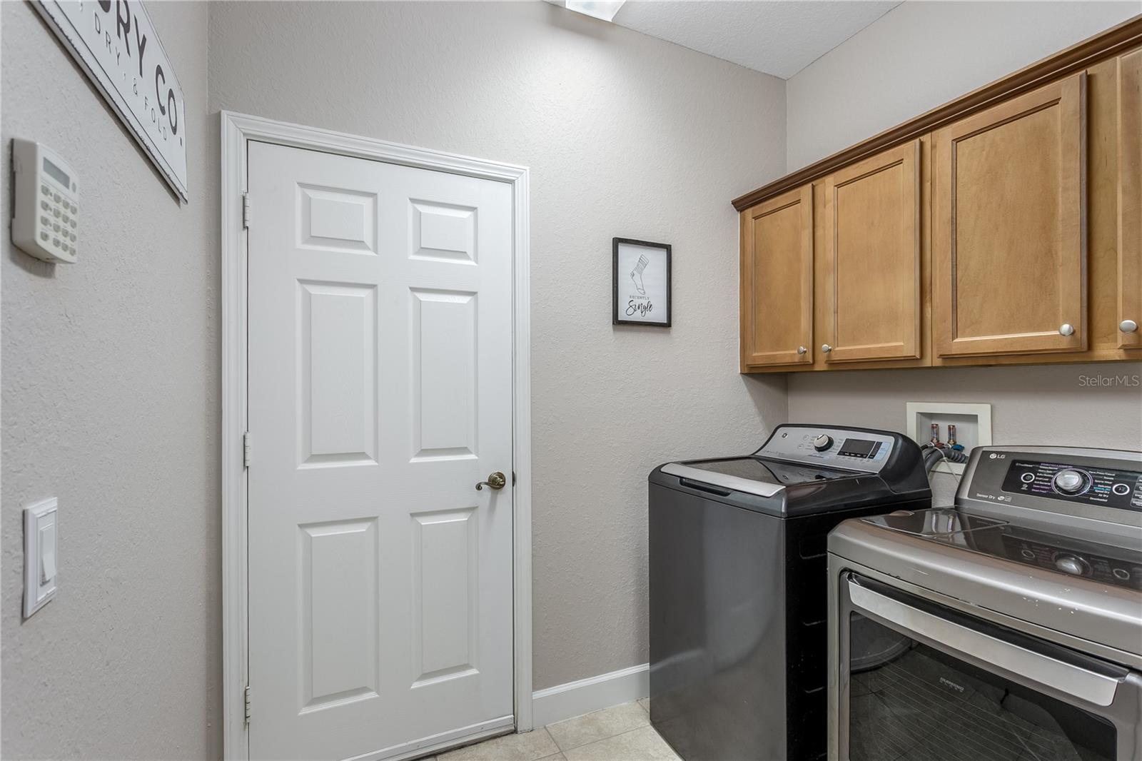 312 SENECA FALLS DR — photo 22
