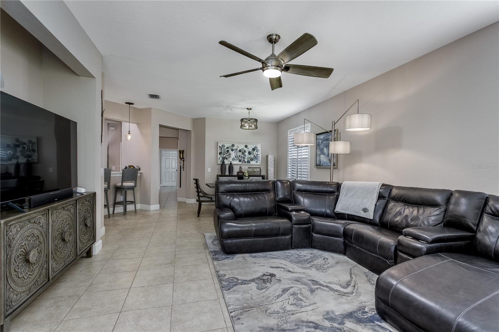 312 SENECA FALLS DR — photo 11