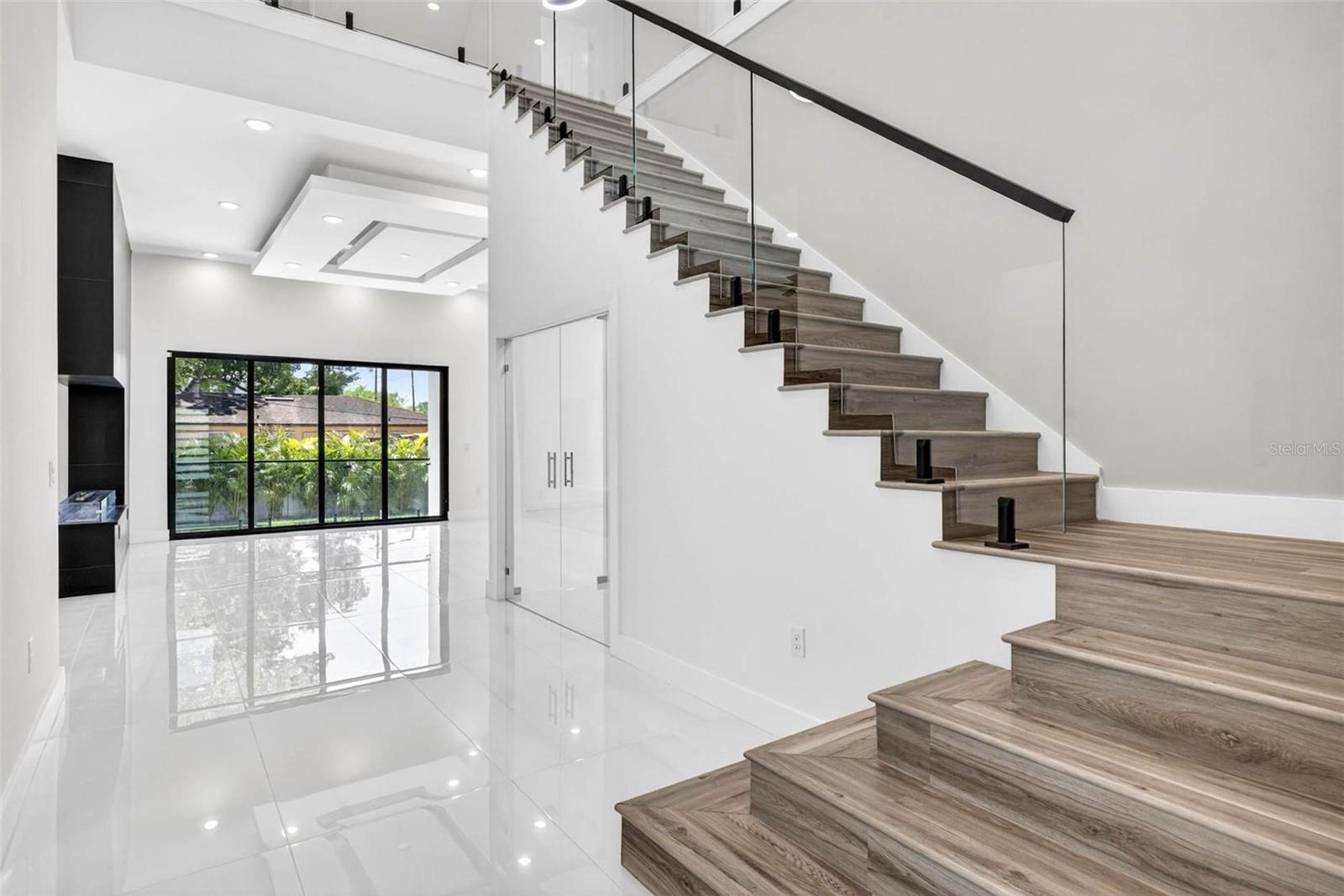 4426 W EUCLID AVE — photo 3