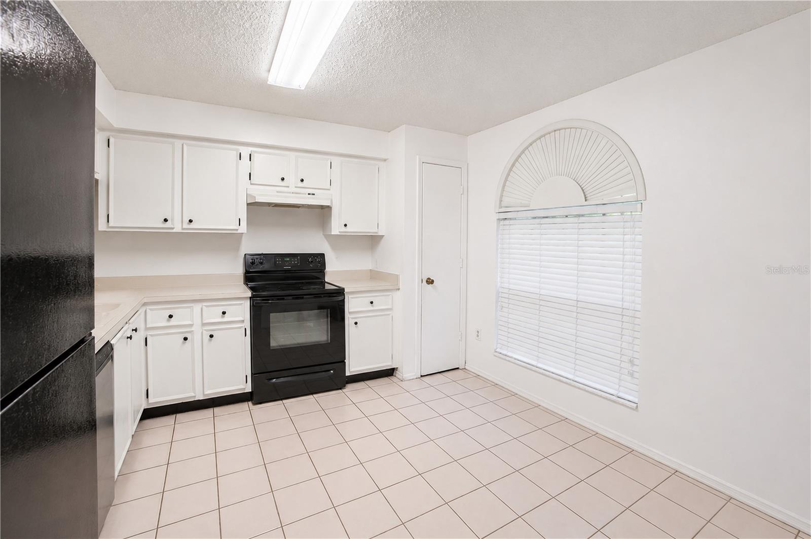 602 SAINT HENRY DR — photo 5