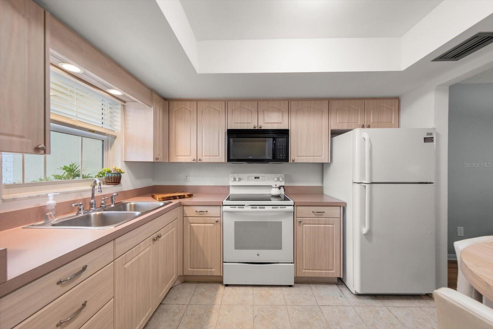1668 S LAKE AVE #2 — photo 4