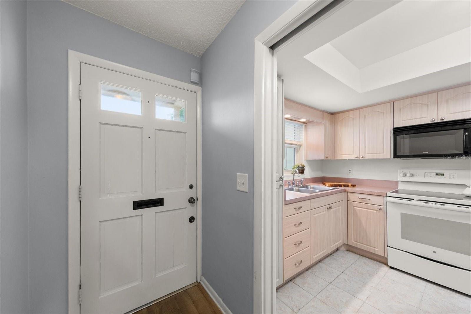1668 S LAKE AVE #2 — photo 3