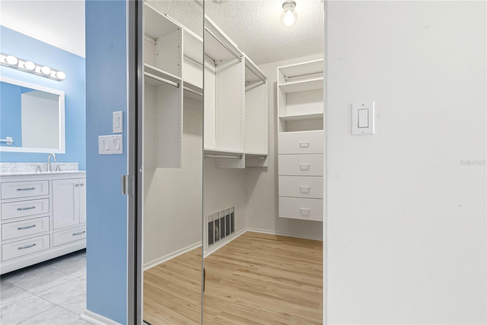 5515 SALEM SQUARE DR S — photo 17